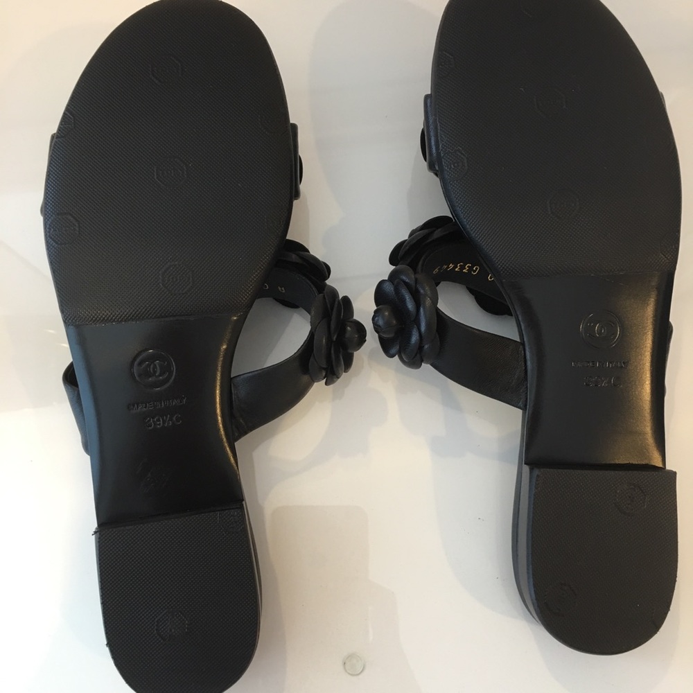 SOLD! Chanel brand new black camellia flat sandals - Picture 4 of 8